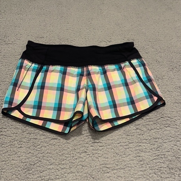 Lululemon women's Tracker Shorts II Wee Wheezy Check Print 6 - Picture 2 of 6